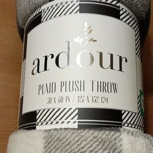 NWT Ardour, Plaid Plush Throw Blanket - Gray and White / 50" X 60" | FINAL SALE